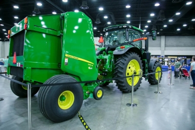 John Deere suspendió personal y podría frenar la producción de maquinaria agrícola por las trabas a la importación