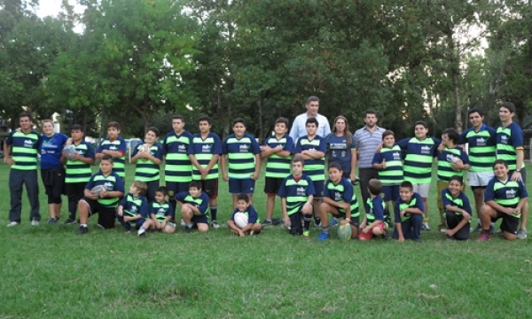 El equipo municipal de rugby estrenó camisetas