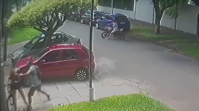 Motochorros atacaron a una mujer para robarle el bolso en Paraíso
