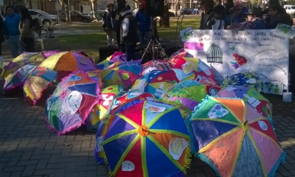 Pibes de escuelas de toda la ciudad pidieron la expropiación de La Calamita