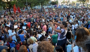 Multitudinaria concentración en defensa de la Ley de Medios