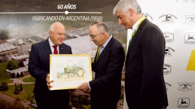 Lifschitz participó del 60º aniversario de la planta de John Deere en Granadero Baigorria