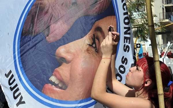 Explosión de las redes sociales por la convocatoria de apoyo a Cristina