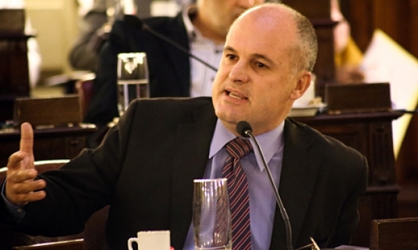 Refinería de San Lorenzo: “Entre la corrupción K y los negocios de Cambiemos”
