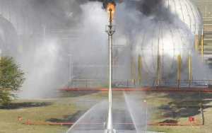 Pánico por incendio de una chimenea en la empresa YPF