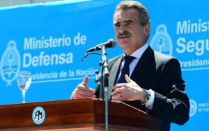 Rossi entregó 1000 chalecos de producción nacional