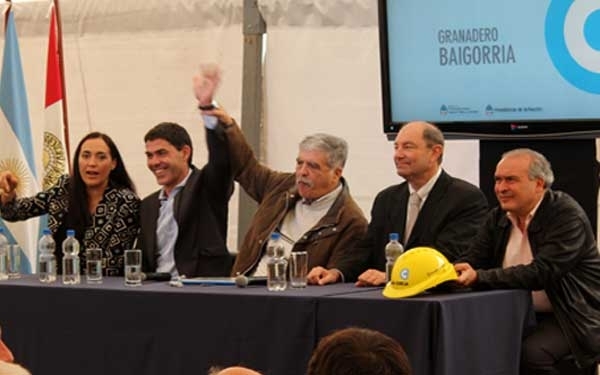 Ramos y De Vido visitaron Baigorria donde el ministro firmó importantes convenios de obras nacionales para Santa Fe