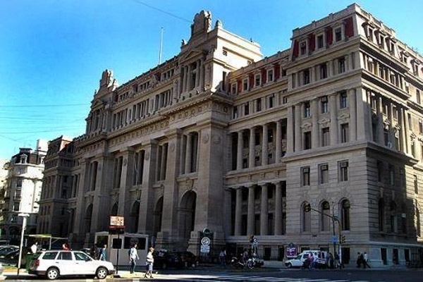 Avanza en el oficialismo la idea de derogar la eximición del impuesto a las ganancias a los jueces