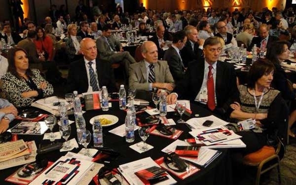 "Bonfatti no está sólo, detrás suyo estamos la mayoría de los argentinos que queremos una sociedad en paz en la que los violentos no tienen lugar"