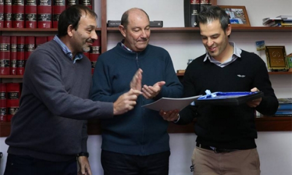 “Buzzi usa a FAA como un partido político” 