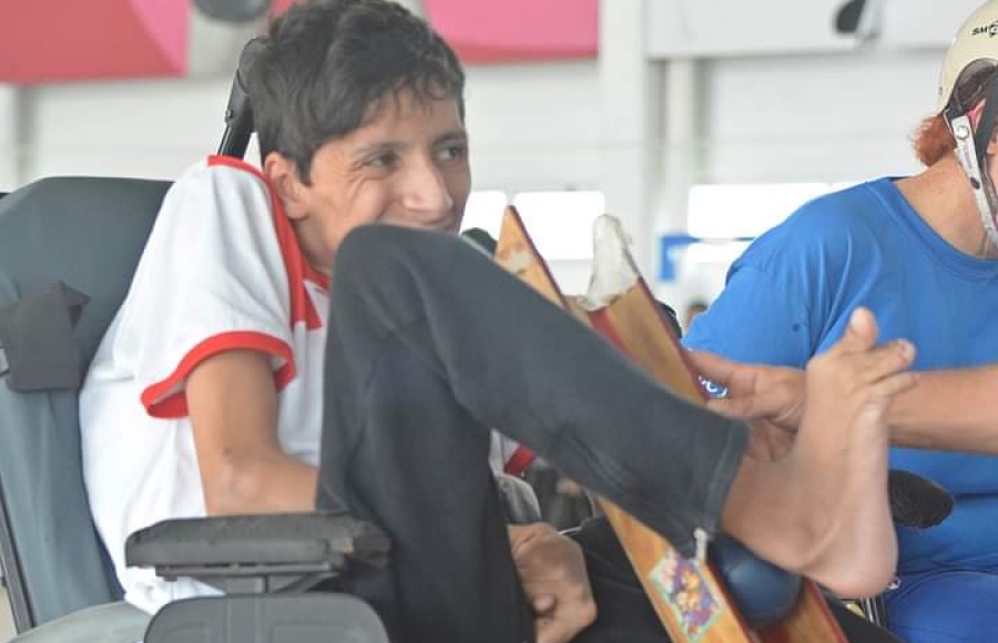 El Urbano Digital Un joven con parálisis cerebral se destaca en