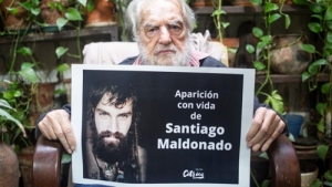 Osvaldo Bayer: “El Gobierno es responsable y no da información”