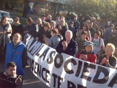 Jubilados de Bermúdez marchan al Pami Rosario
