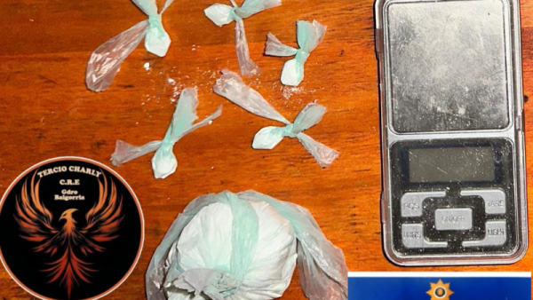 Incautan armas, estupefacientes y una motocicleta con pedido de captura