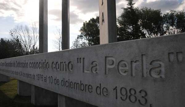 Hallaron restos humanos en el predio del excentro clandestino de La Perla