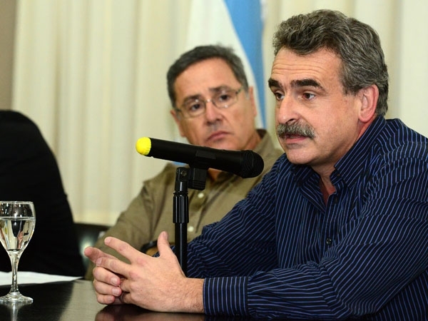 Rossi: “Los argentinos tendrán que optar entre nuestra propuesta progresista y la propuesta conservadora de Macri”