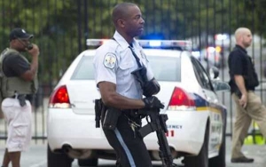 Al menos trece muertos en un tiroteo en una base de la Marina en EEUU