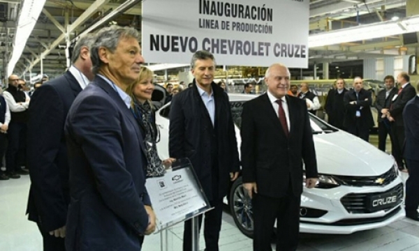 Lifschitz con Macri en General Motors: “Tenemos que defender los puestos de trabajo y eso se logra con más inversión”