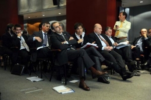 Moreno y Kicillof reciben insultos y amenazas en una asamblea de Clarín