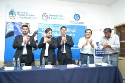 Ramos y Deibe entregaron diplomas a alumnos de los cursos de formación laboral
