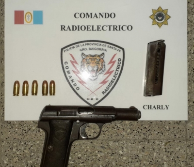 Detienen a un joven con una arma de fuego
