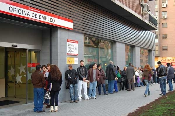 España cerró el 2013 con un histórico 26% de desempleo