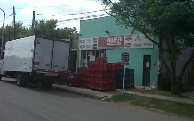 Balean en la cabeza a un policía en un intento de robo a una distribuidora de barrio San Miguel