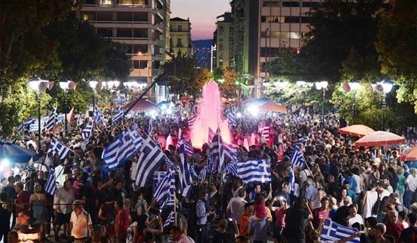 Los griegos festejan el triunfo del "no" en la plaza Sintagma