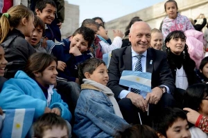 Alumnos de 4º grado prometieron lealtad a la Bandera, en Rosario