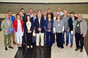 Agustín Rossi hizo entrega de las actas de la dictadura a Hugo Yasky