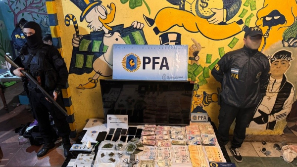 Seis detenidos y un búnker con coloridos murales sobre riqueza