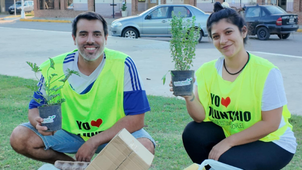 Leandro Aguiar recorre los barrios de Bermúdez con el Ecocanje