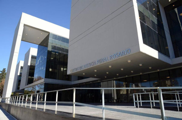 Piden investigar el accionar de una fiscal y un juez tras la detención de un enfermo terminal de cáncer por tenencia de armas