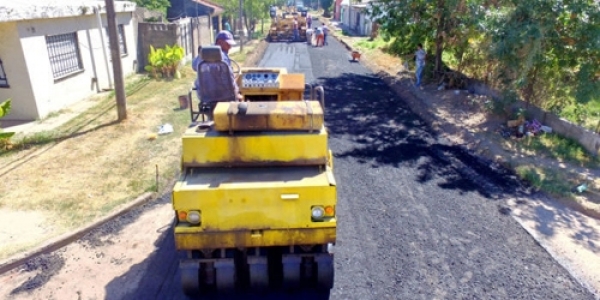 Capitán Bermúdez: El plan municipal de pavimentación trabaja sobre calles de barrio Villa Cassini