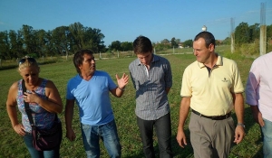 Militantes kirchneristas llevaron subsidios a la Escuela Media 422