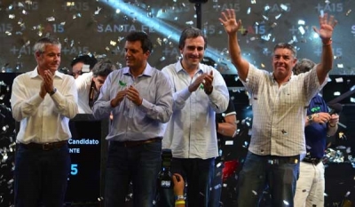 Sergio Massa lanzó a sus candidatos en Santa Fe con un estadio repleto