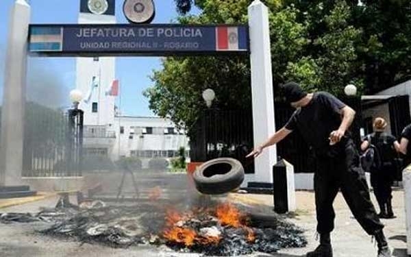 Opinión ante el nuevo chantaje de la policía santafesina