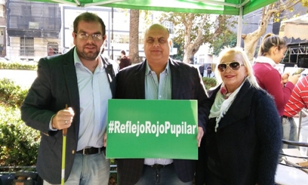 Instalaron un simulador móvil de patologías oculares en la Plaza Pringles
