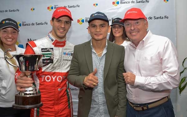 El "Chino" Maidana entregó a Matías Rossi la COPA NUEVO BANCO DE SANTA FE DEL SÚPER TC 2000