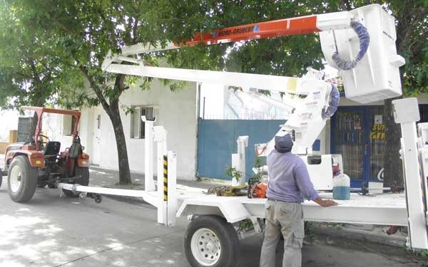 La Municipalidad incorporó un nuevo elevador hidráulico