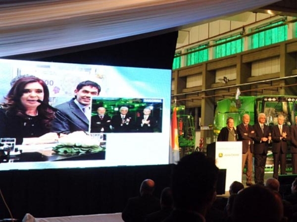  "Hay que cuidar los intereses de los que trabajan e invierten en el país", afirmó Cristina 