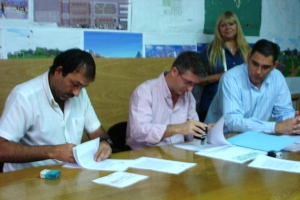 Se entregó un anticipo financiero para edificar 34 viviendas sociales en Granadero Baigorria  