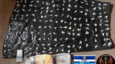Aprehendieron a dos hombres con más de 180 envoltorios de droga