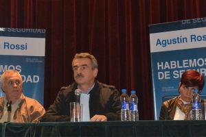 Rossi: “el poder político debe ser quien marque las líneas de acción de la corporación policial”