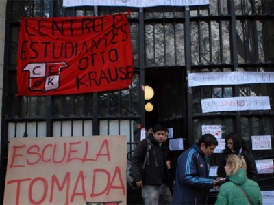Estudiantes mantienen la toma en 32 secundarios porteños y buscan sumar más colegios