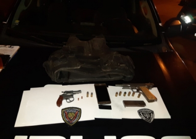 Dos jóvenes detenidos por amenazas y portación de armas