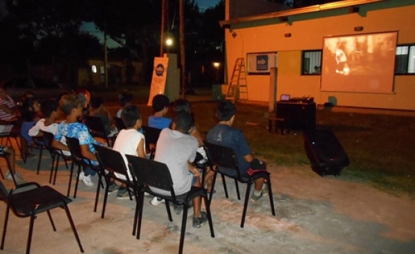 Comenzó el ciclo de "Cine a la Reposera" en el Nac de Los Robles