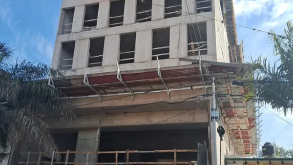 Cuatro obreros murieron tras caer un montacargas desde un noveno piso