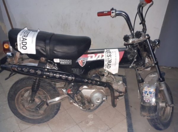Amenazas y golpes a policías e inspectores de tránsito, en el secuestro de una moto robada