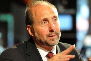 Perotti participó de la presentación de un novedoso sistema de montaje para grandes tanques en Esperanza